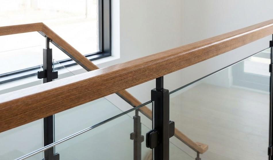 印象を左右する「手摺（てすり）」の素材選び